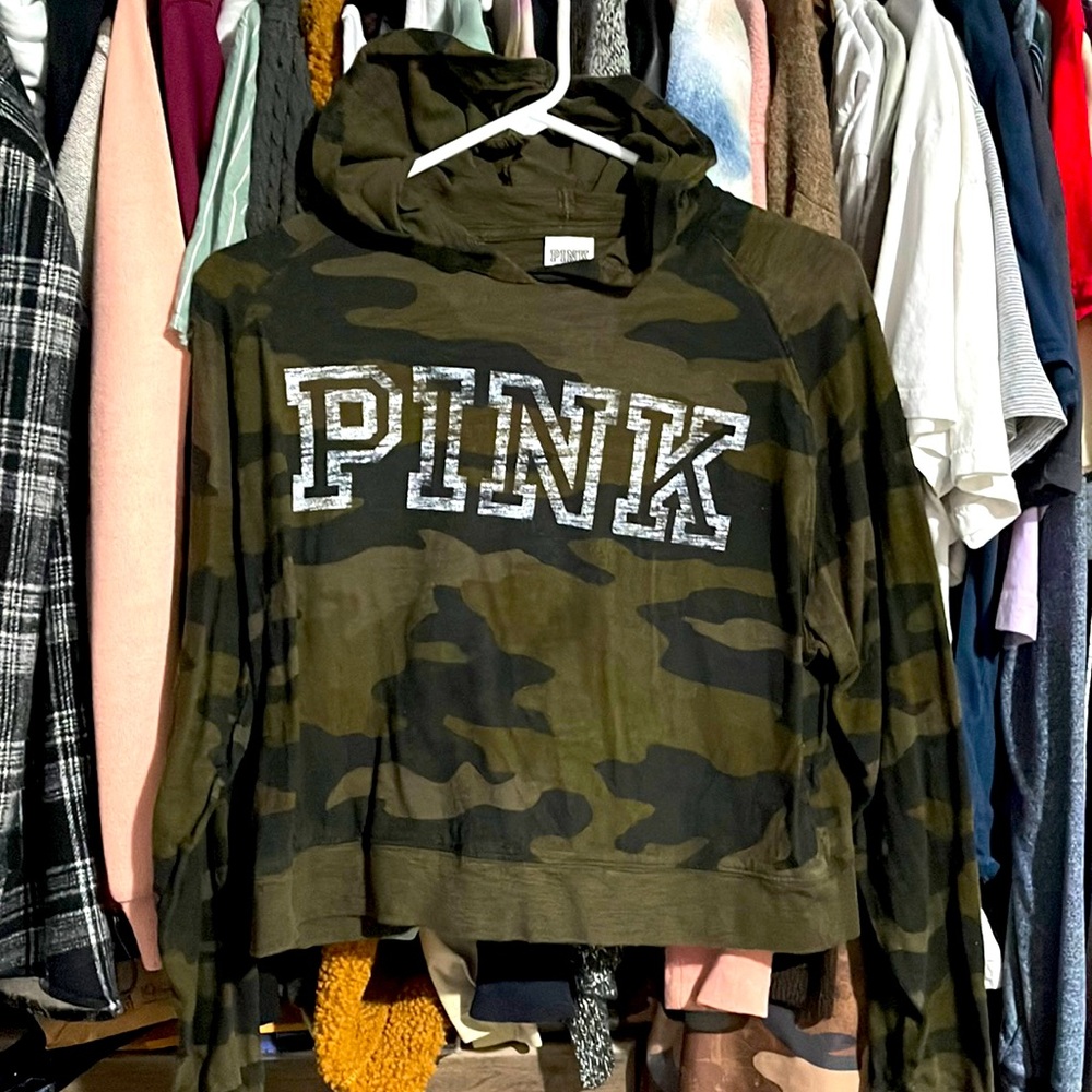 Cropped camo hoodie VS PINK